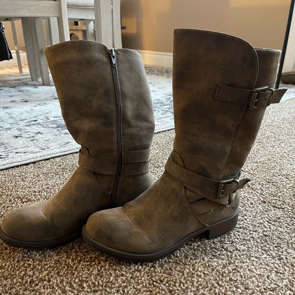 Mid calve dress boots